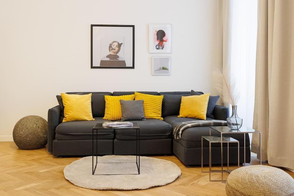 Franz 21 - Typical Viennese Apartment In The Heart Of Вена Экстерьер фото